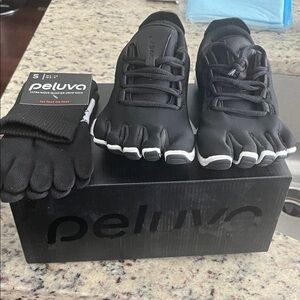 Pula Toe Shoes with White Accents